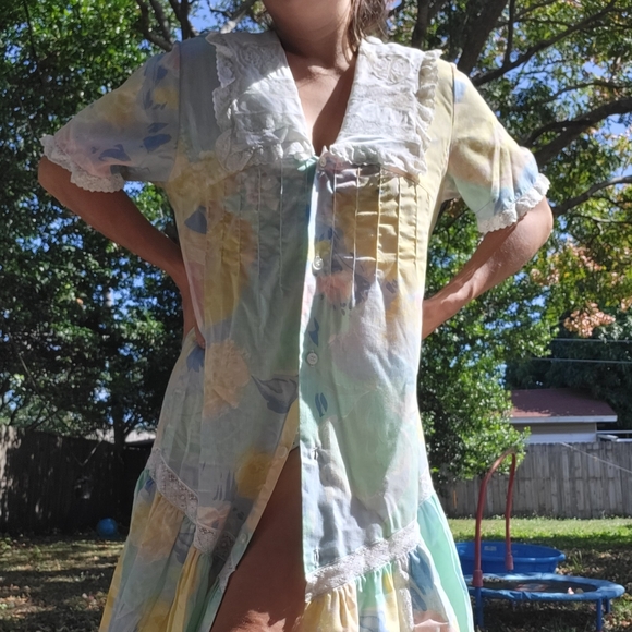 Vintage Floral And Lace Button Front Dress - Picture 16 of 16